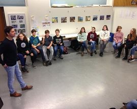 Slam Poet Simon Libsig besuchte die Bez 2A